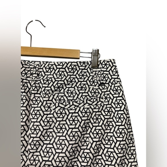 NEW, NIVO by Lanctôt, Geometric Print Golf Skort, Size 10,Black & White 🏌️♀️ - Picture 9 of 10